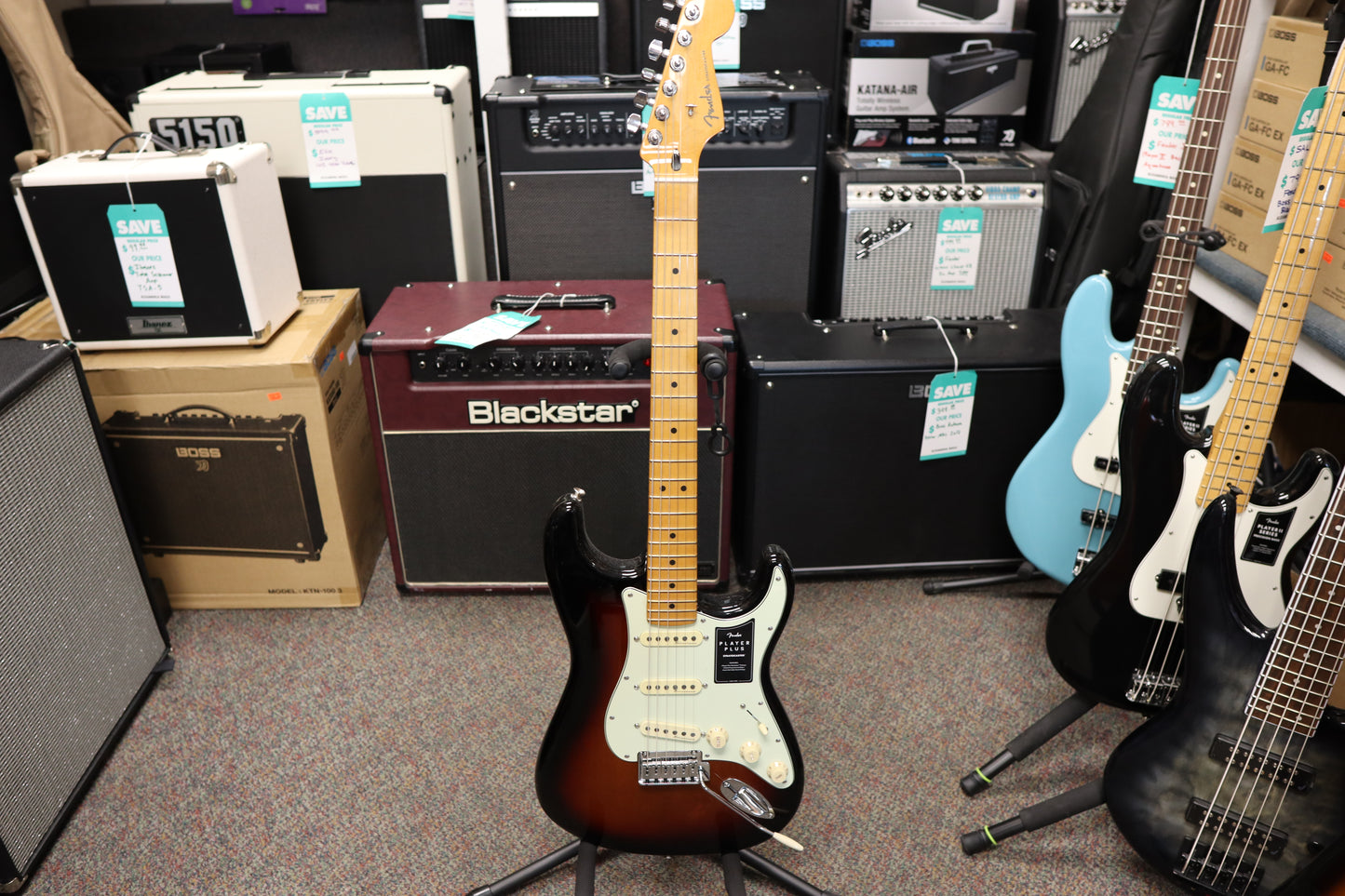 Player Plus Stratocaster®, Maple Fingerboard, 3-Color Sunburst