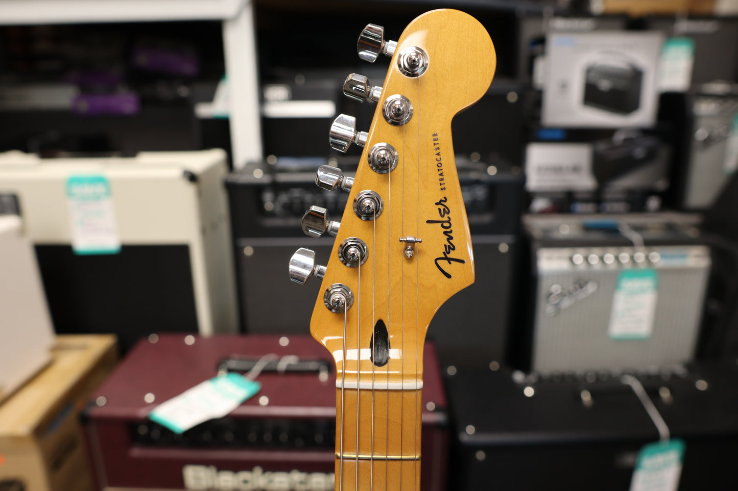 Player Plus Stratocaster®, Maple Fingerboard, 3-Color Sunburst