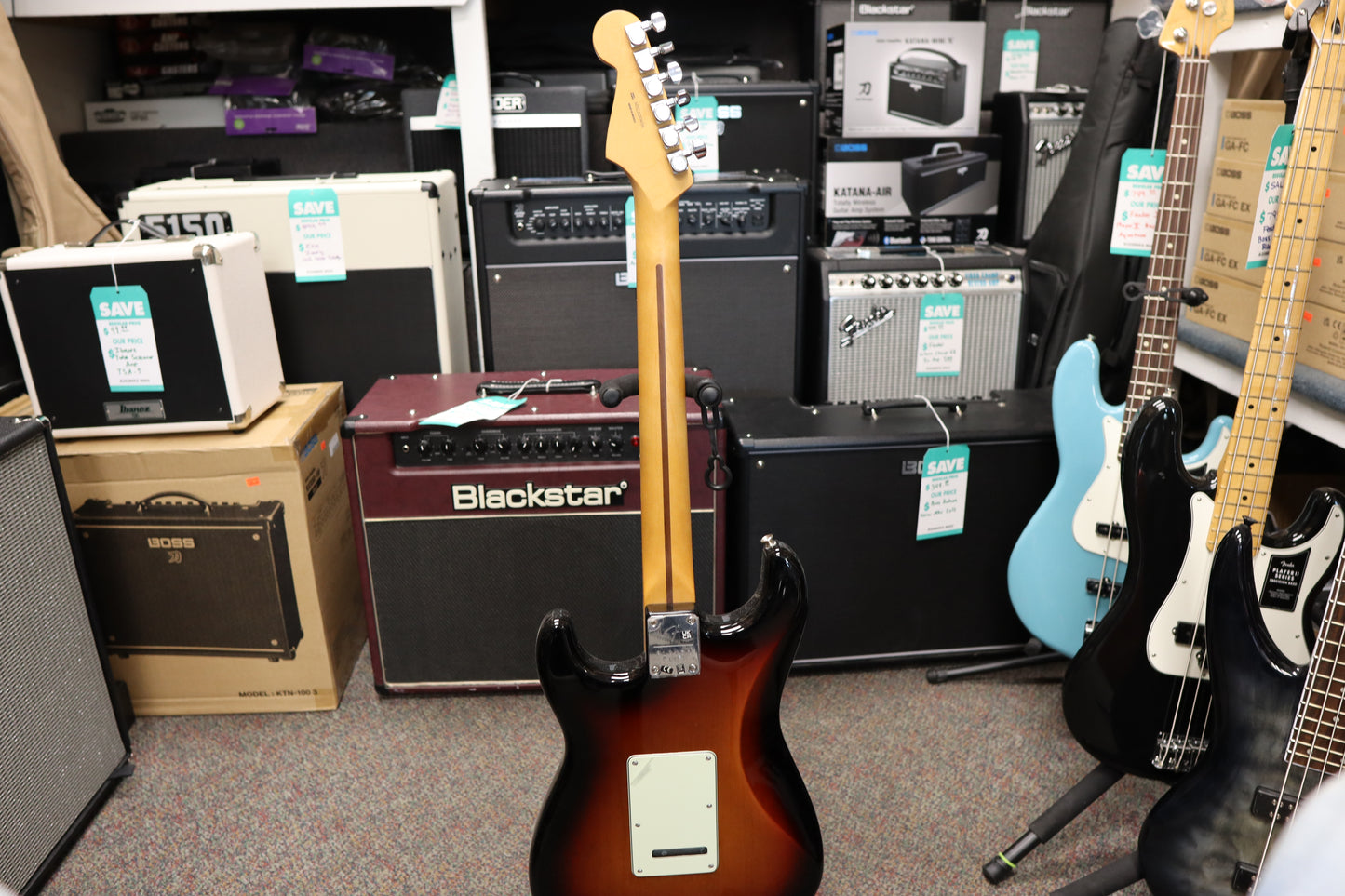 Player Plus Stratocaster®, Maple Fingerboard, 3-Color Sunburst