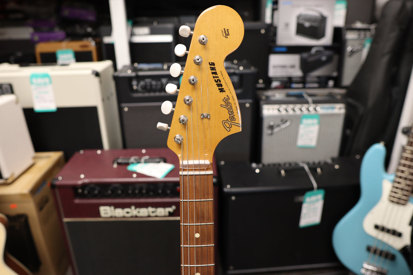 Fender Vintera® '60s Mustang®, Pau Ferro Fingerboard, 3-Color Sunburst