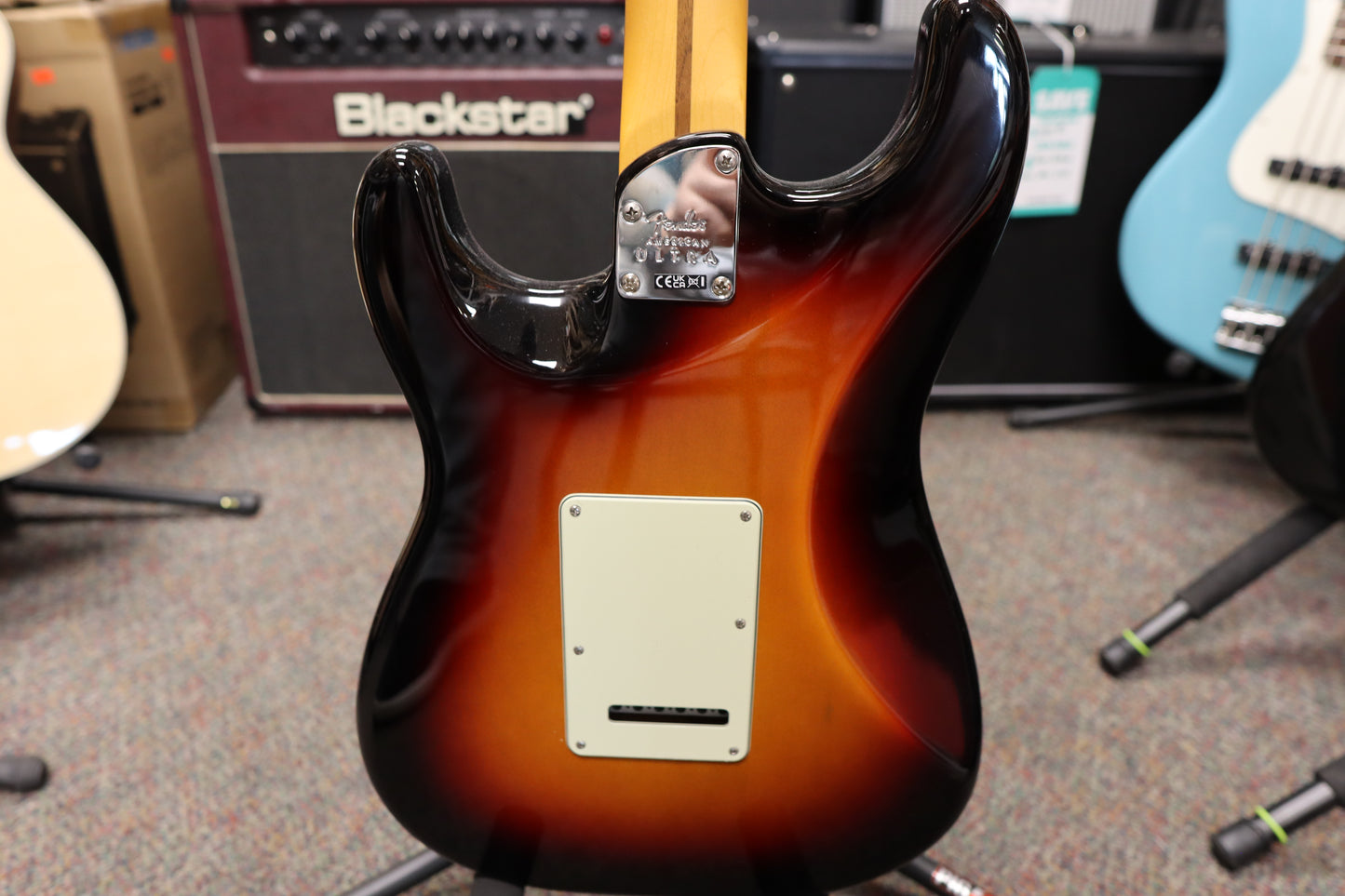 Fender American Ultra Stratocaster®, Rosewood Fingerboard, Ultraburst