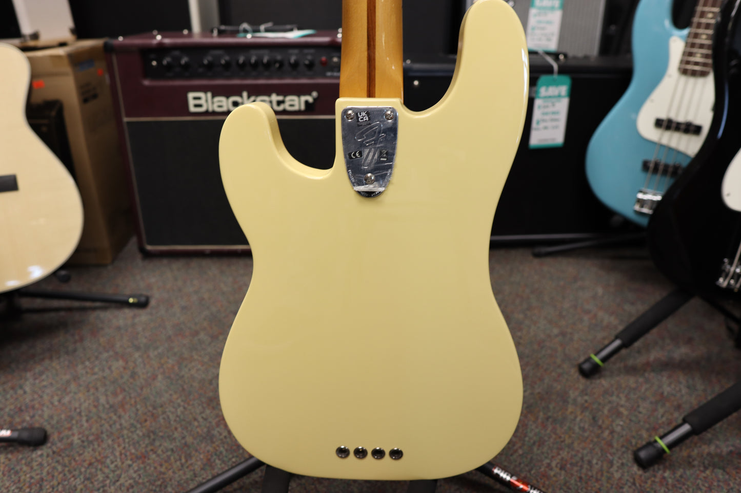 Fender Vintera® II '70s Telecaster® Bass, Maple Fingerboard, Vintage White