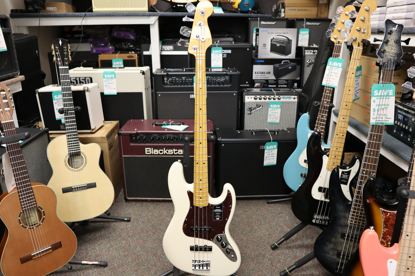 Fender American Professional II Jazz Bass®, Maple Fingerboard, Olympic White