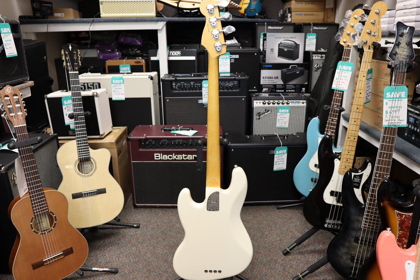 Fender American Professional II Jazz Bass®, Maple Fingerboard, Olympic White