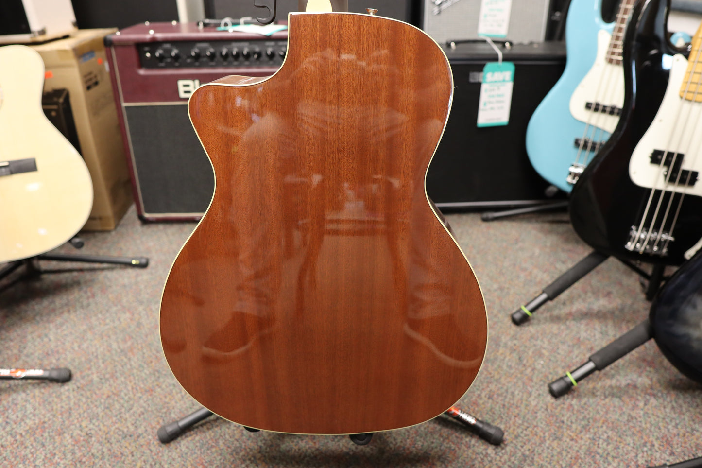 Fender Kingman™ Bass, Walnut Fingerboard, Black Pickguard, Shaded Edge Burst