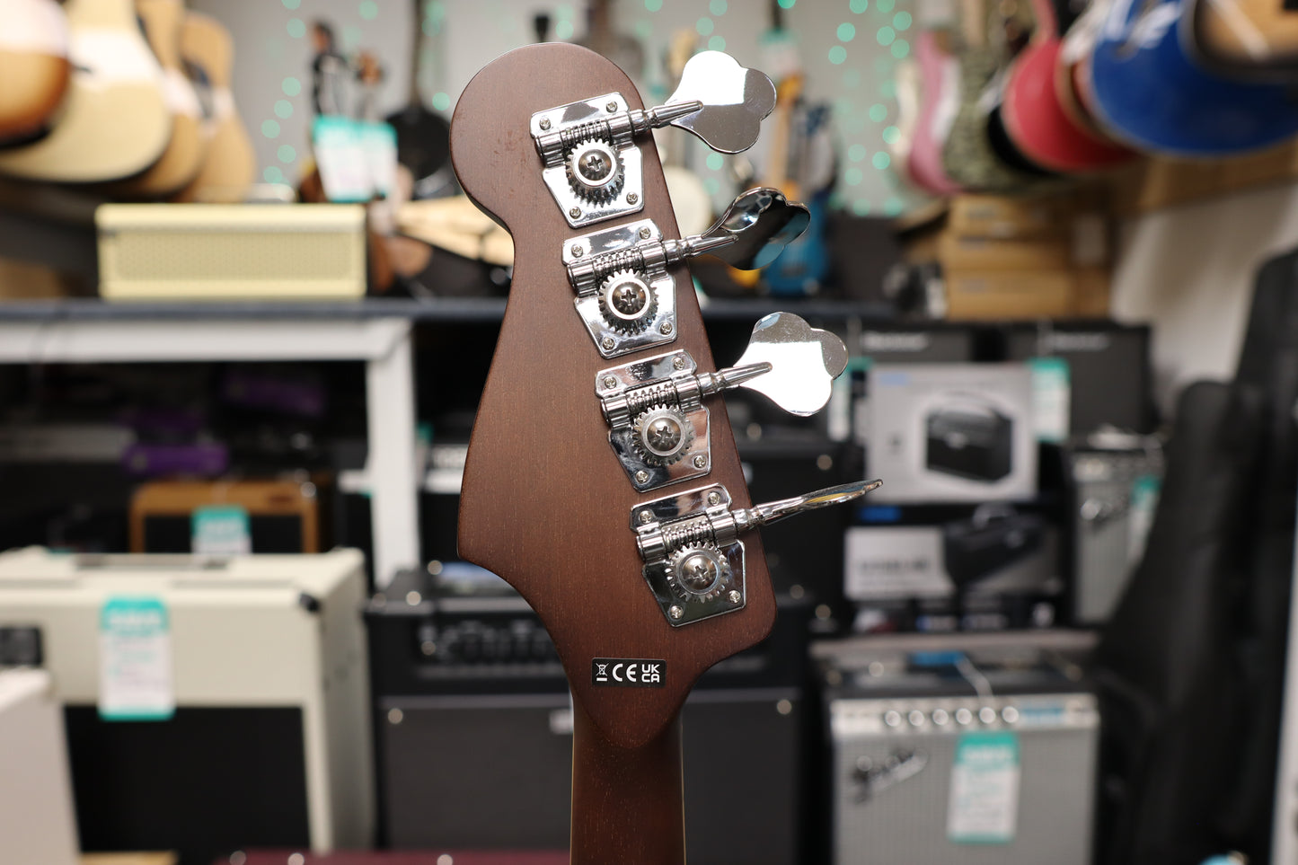 Fender Kingman™ Bass, Walnut Fingerboard, Black Pickguard, Shaded Edge Burst