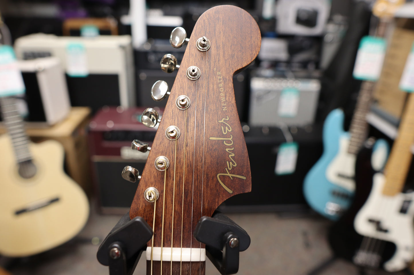 Fender Newporter Special, Pau Ferro Fingerboard, Black Pickguard, Honey Burst