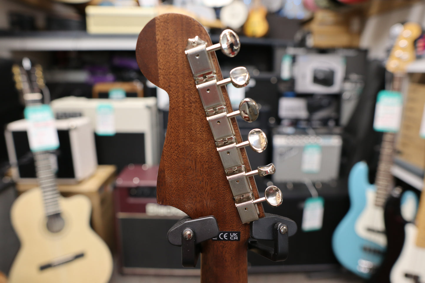 Fender Newporter Special, Pau Ferro Fingerboard, Black Pickguard, Honey Burst