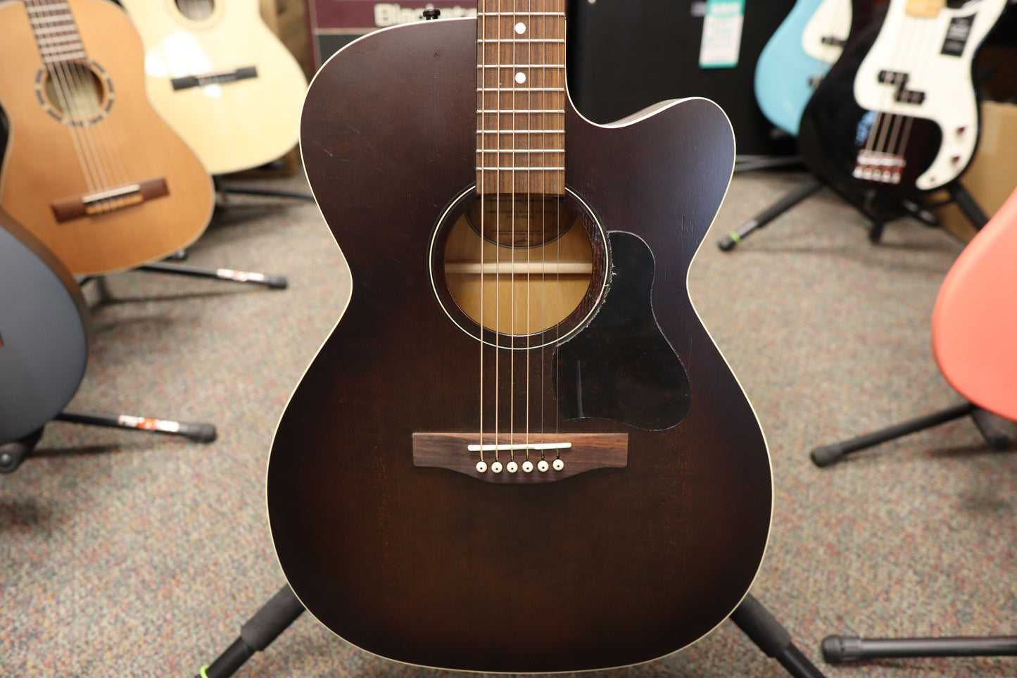 Art & Lutherie Legacy Bourbon Burst