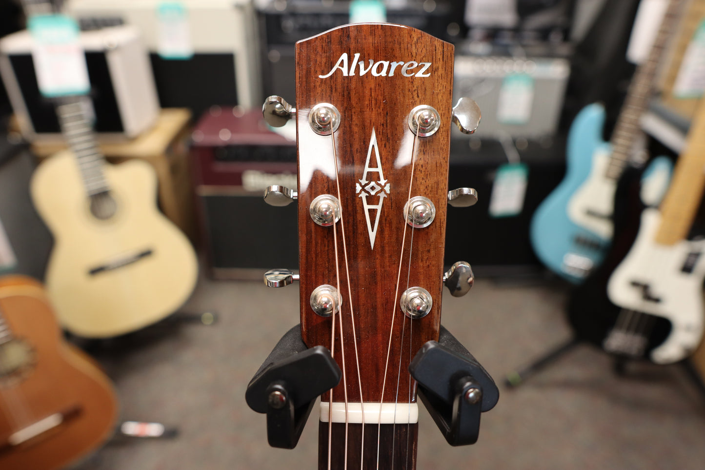 Alvarez Masterworks MG70ce Custom