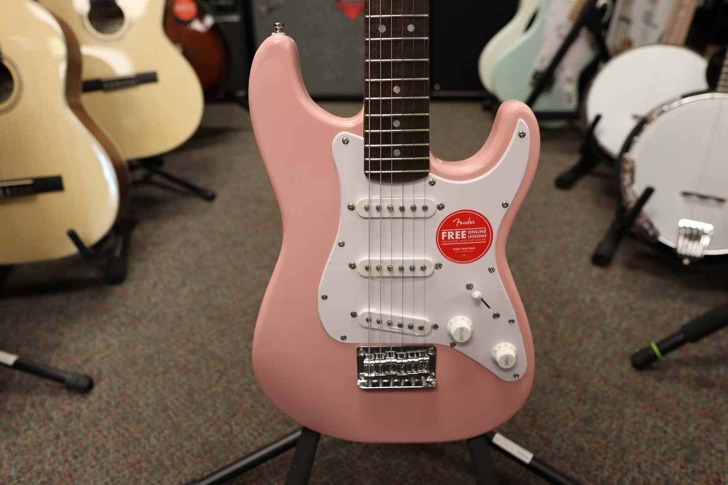 Squier Mini Stratocaster®, Laurel Fingerboard, White Pickguard, Shell Pink