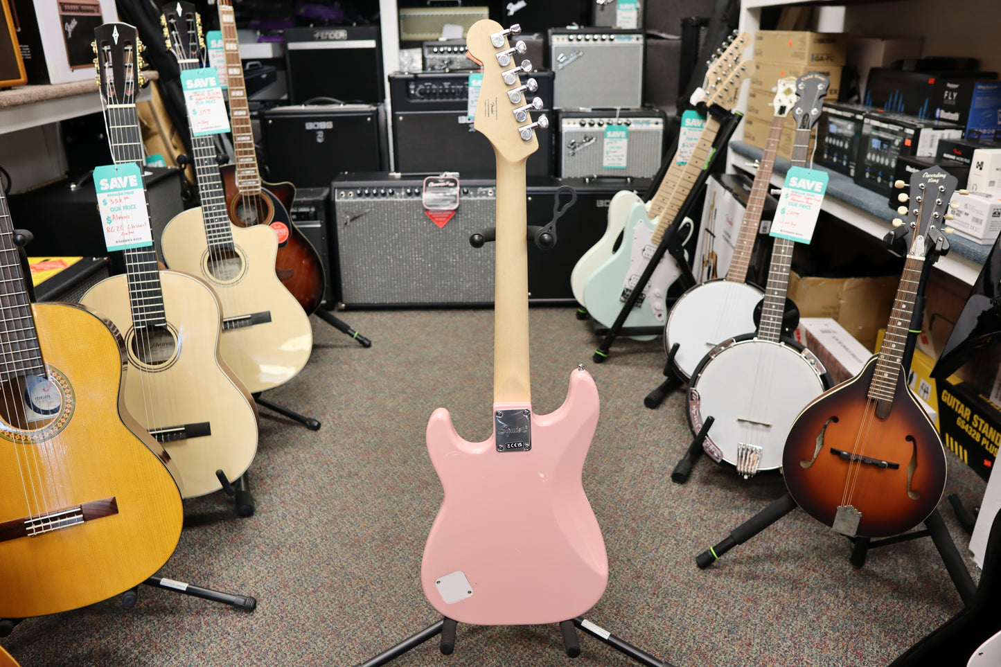 Squier Mini Stratocaster®, Laurel Fingerboard, White Pickguard, Shell Pink