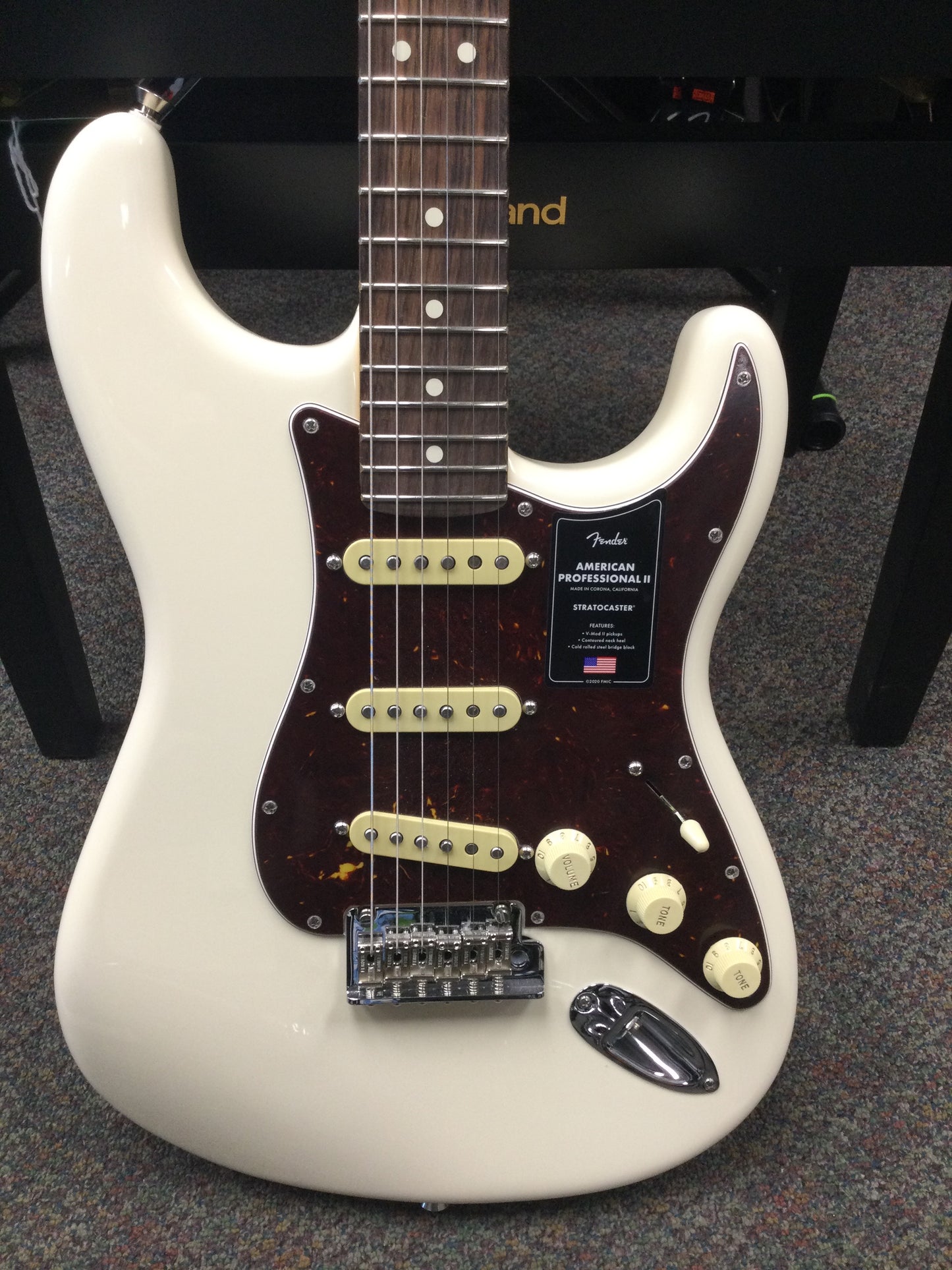 Fender American Professional II Stratocaster®, Rosewood Fingerboard, Olympic White