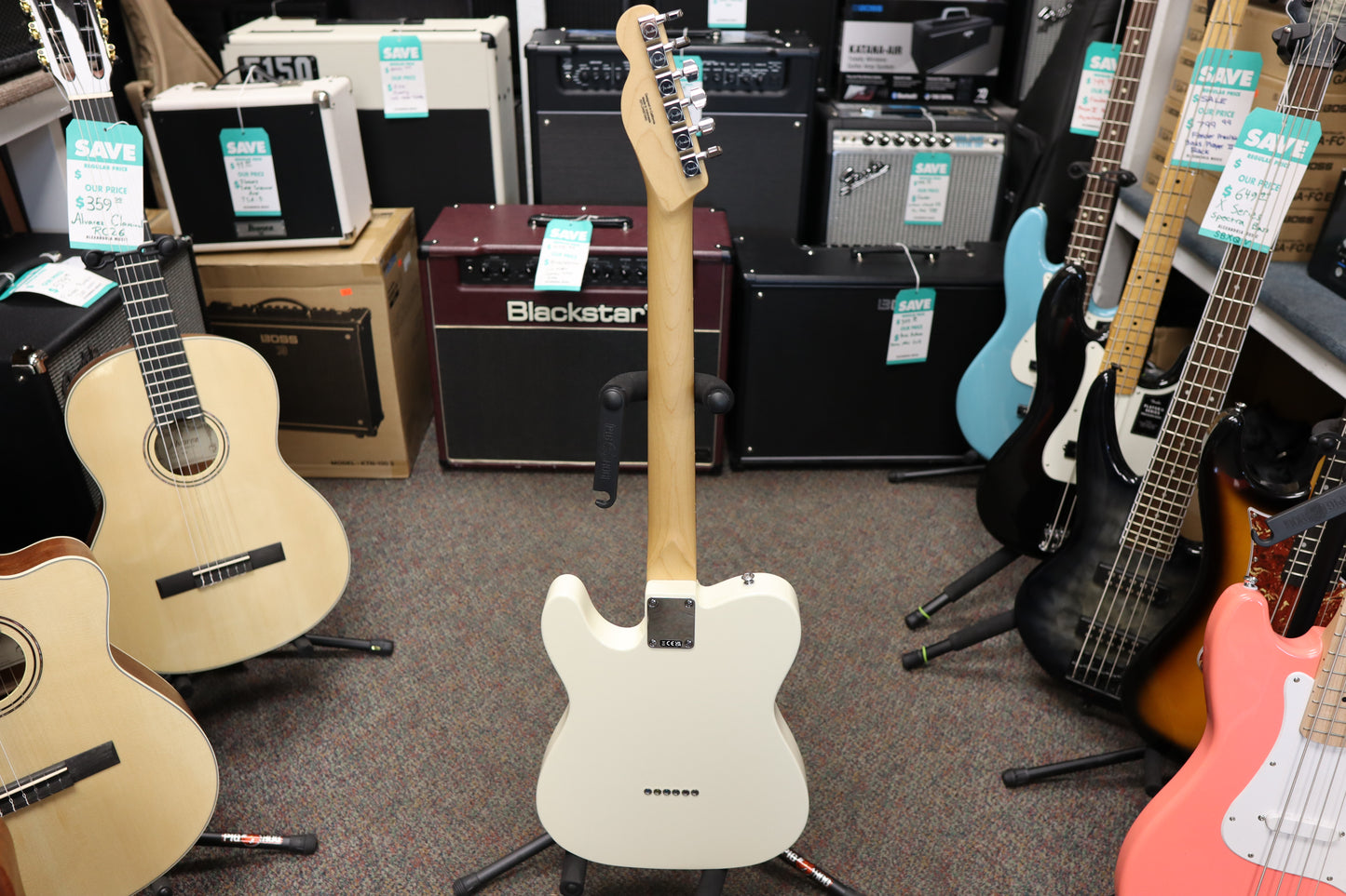 Fender Standard Telecaster®, Laurel Fingerboard, White Pickguard, Olympic White