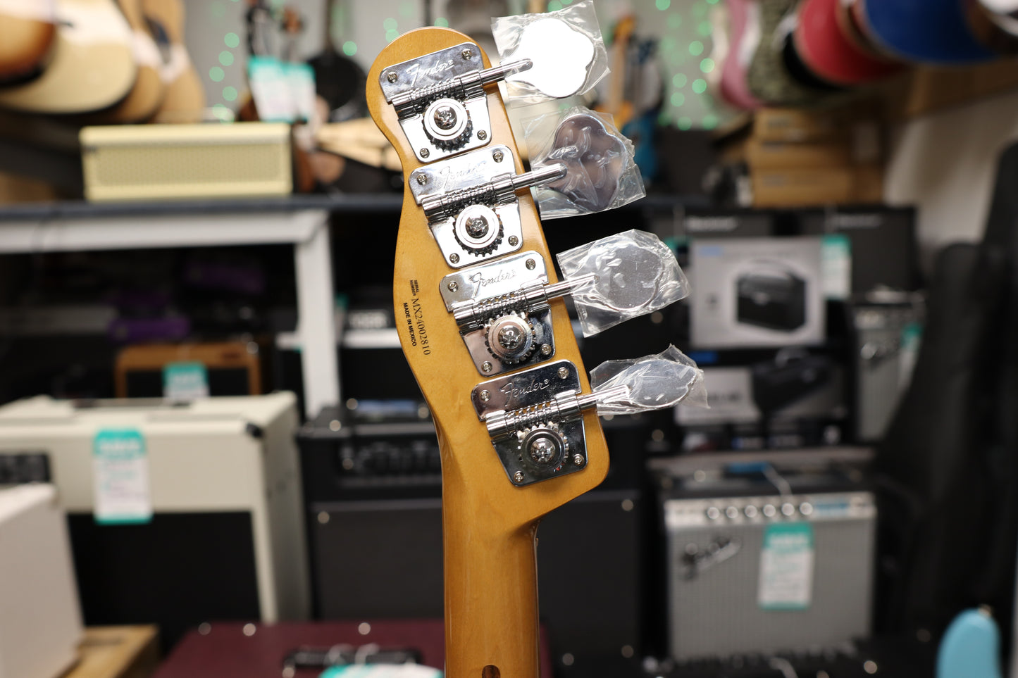 Fender  Vintera® II '70s Telecaster® Bass, Maple Fingerboard, Vintage White