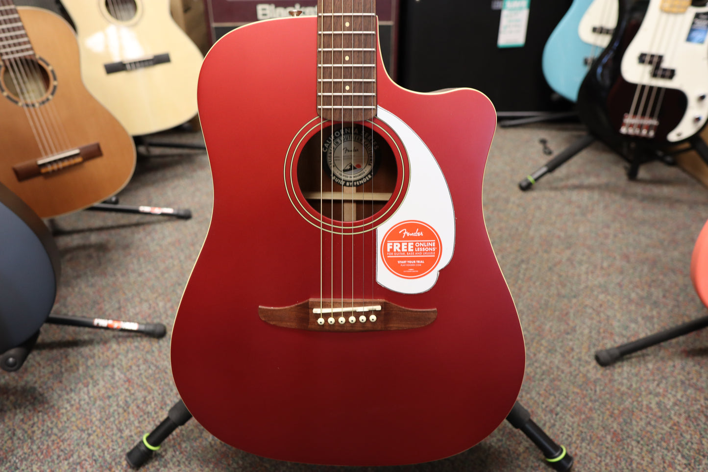 Fender Redondo Player, Walnut Fingerboard, White Pickguard, Candy Apple Red