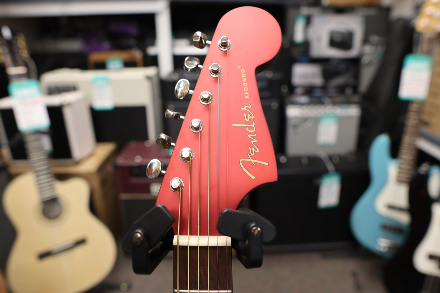 Fender Redondo Player, Walnut Fingerboard, White Pickguard, Candy Apple Red