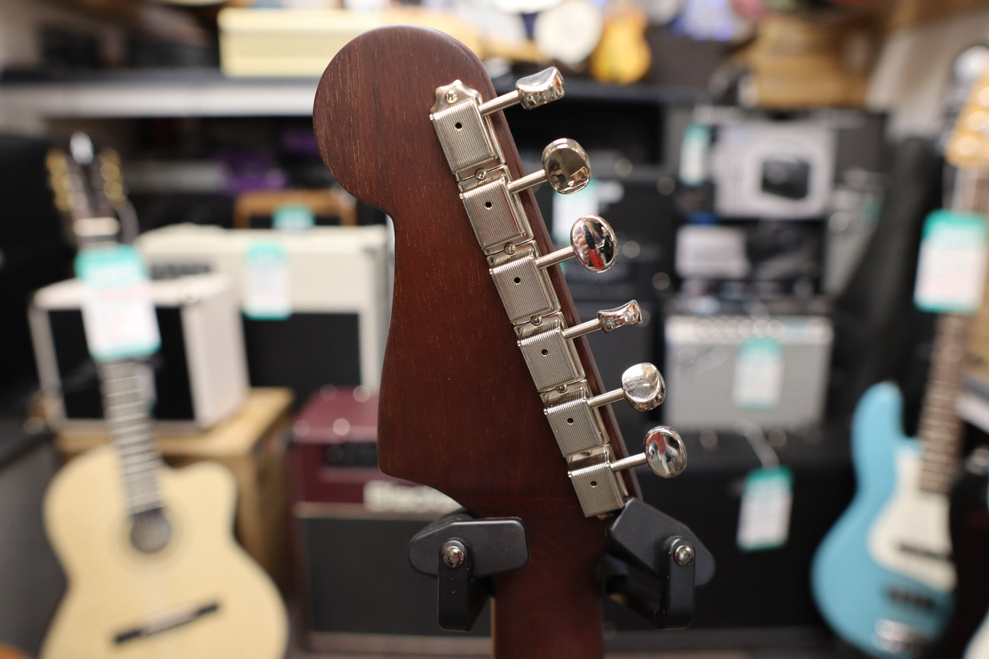 Fender Redondo Player, Walnut Fingerboard, White Pickguard, Candy Apple Red
