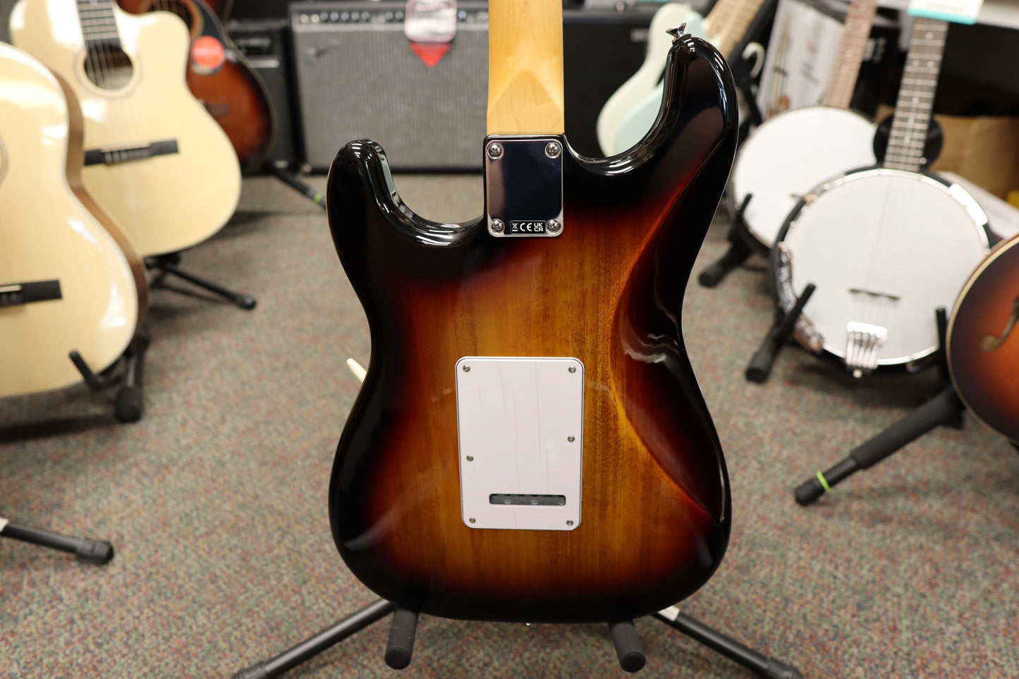 Fender Standard Stratocaster®, Laurel Fingerboard, White Pickguard, 3-Color Sunburst