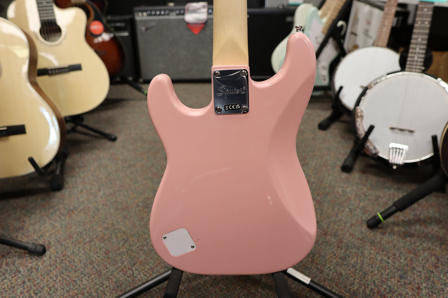 Squier Mini Stratocaster®, Laurel Fingerboard, White Pickguard, Shell Pink