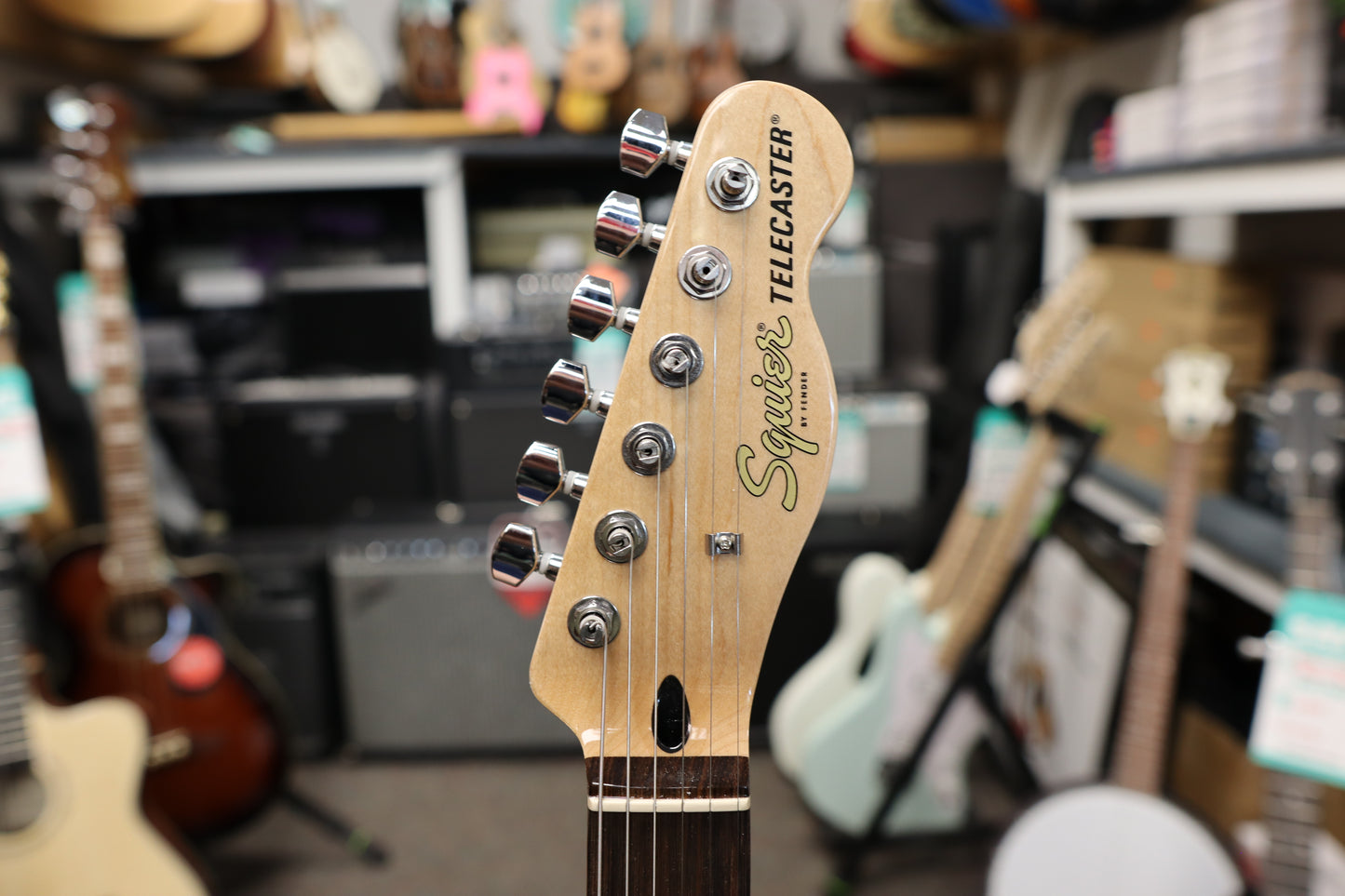 Squier Affinity Series® Telecaster® FMT SH, Laurel Fingerboard, White Pickguard, Crimson Red Transparent