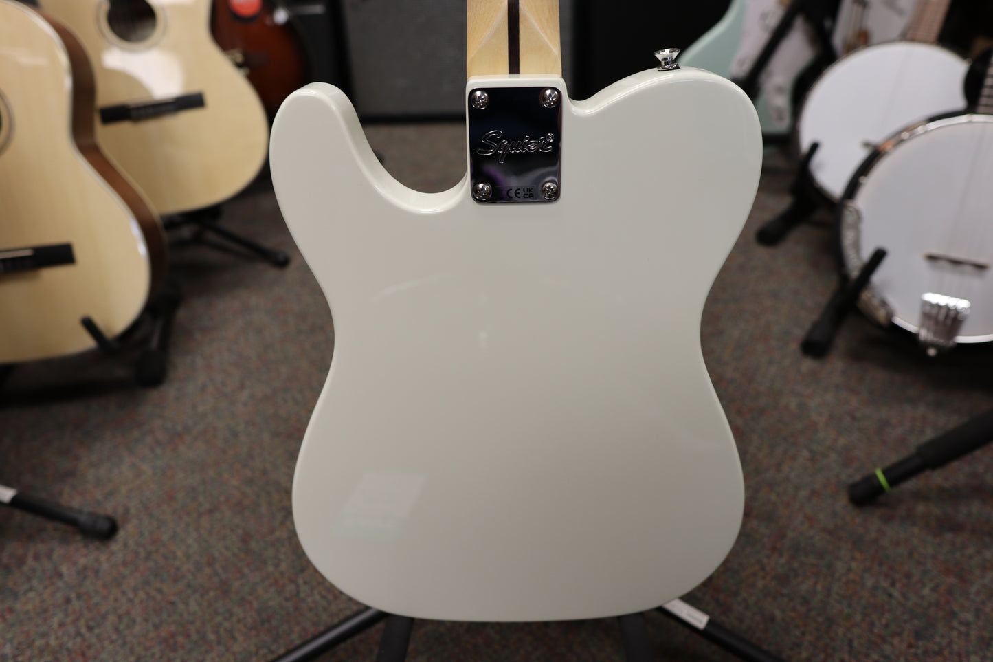 Squier Sonic® Esquire® H, Maple Fingerboard, Black Pickguard, Arctic White