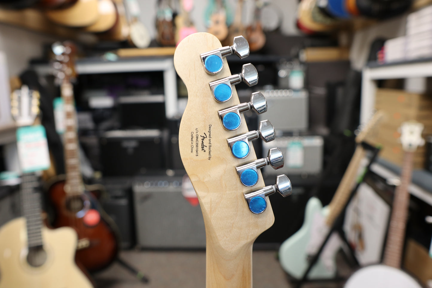 Squier Sonic® Esquire® H, Maple Fingerboard, Black Pickguard, Arctic White