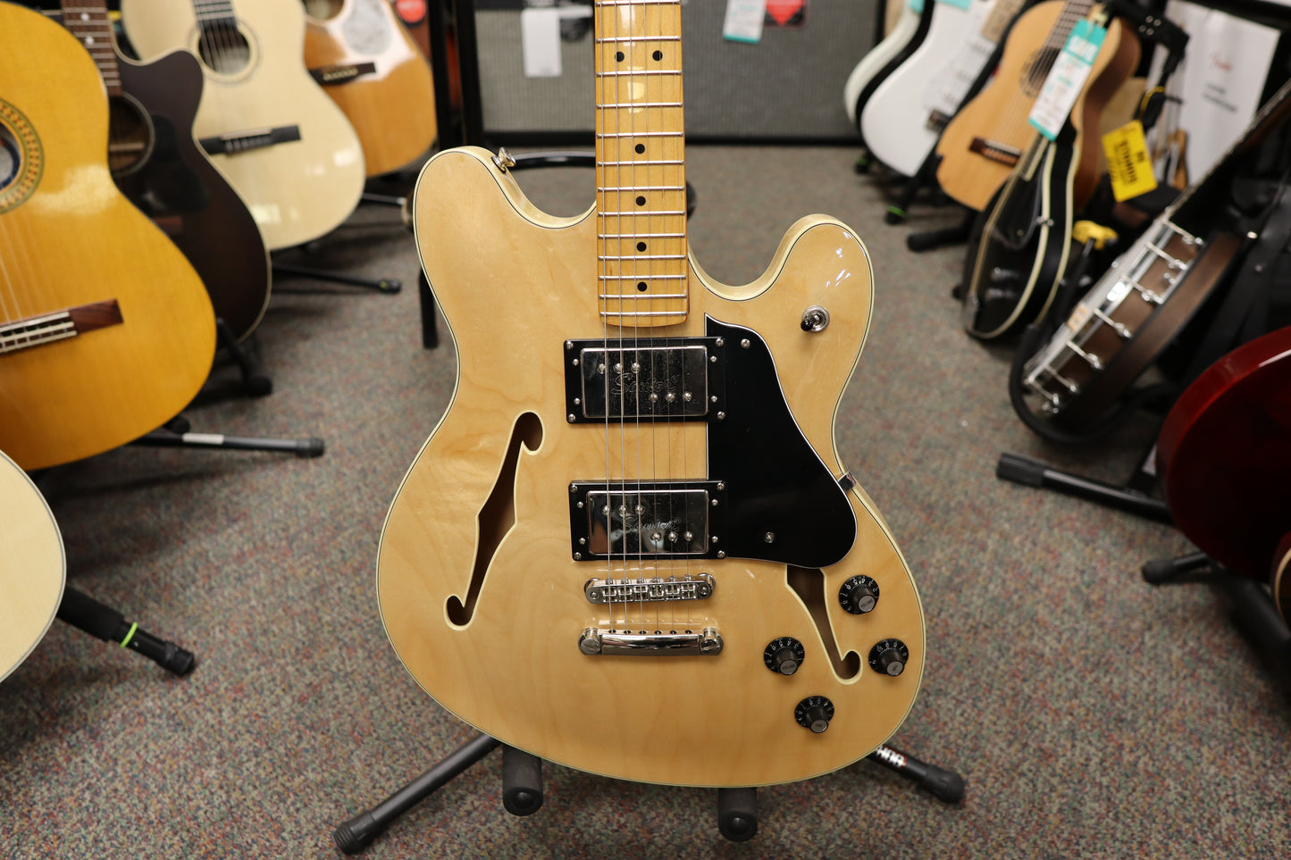 Squier Classic Vibe Starcaster®, Maple Fingerboard, Natural