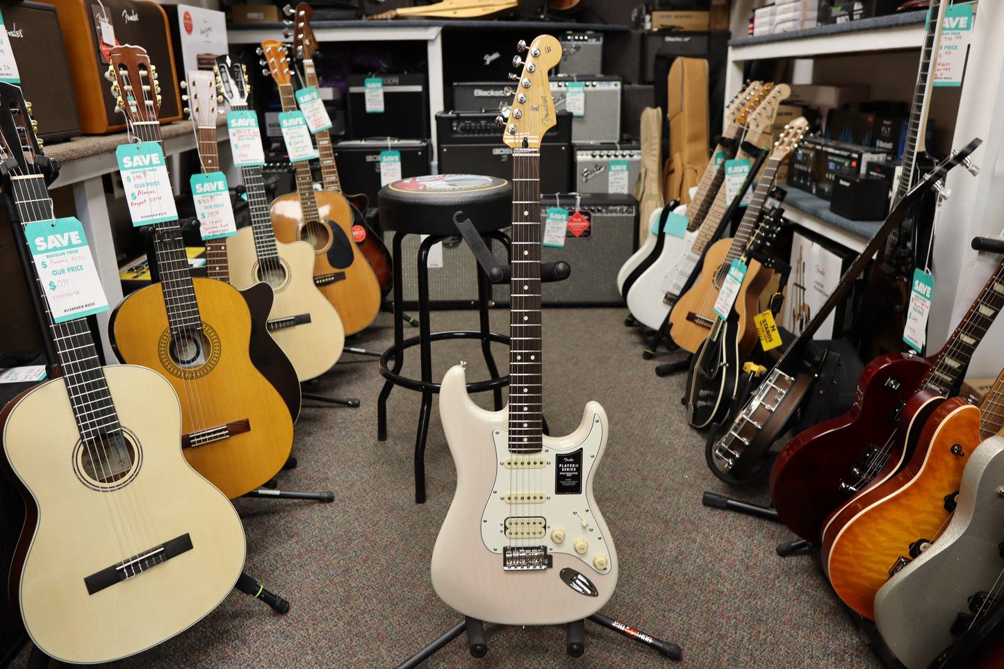 Fender Player II Stratocaster® HSS, Rosewood Fingerboard, White Blonde