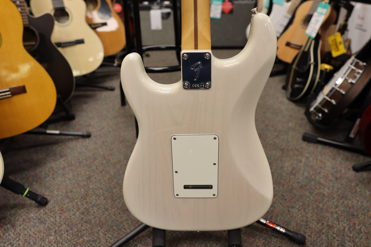 Fender Player II Stratocaster® HSS, Rosewood Fingerboard, White Blonde