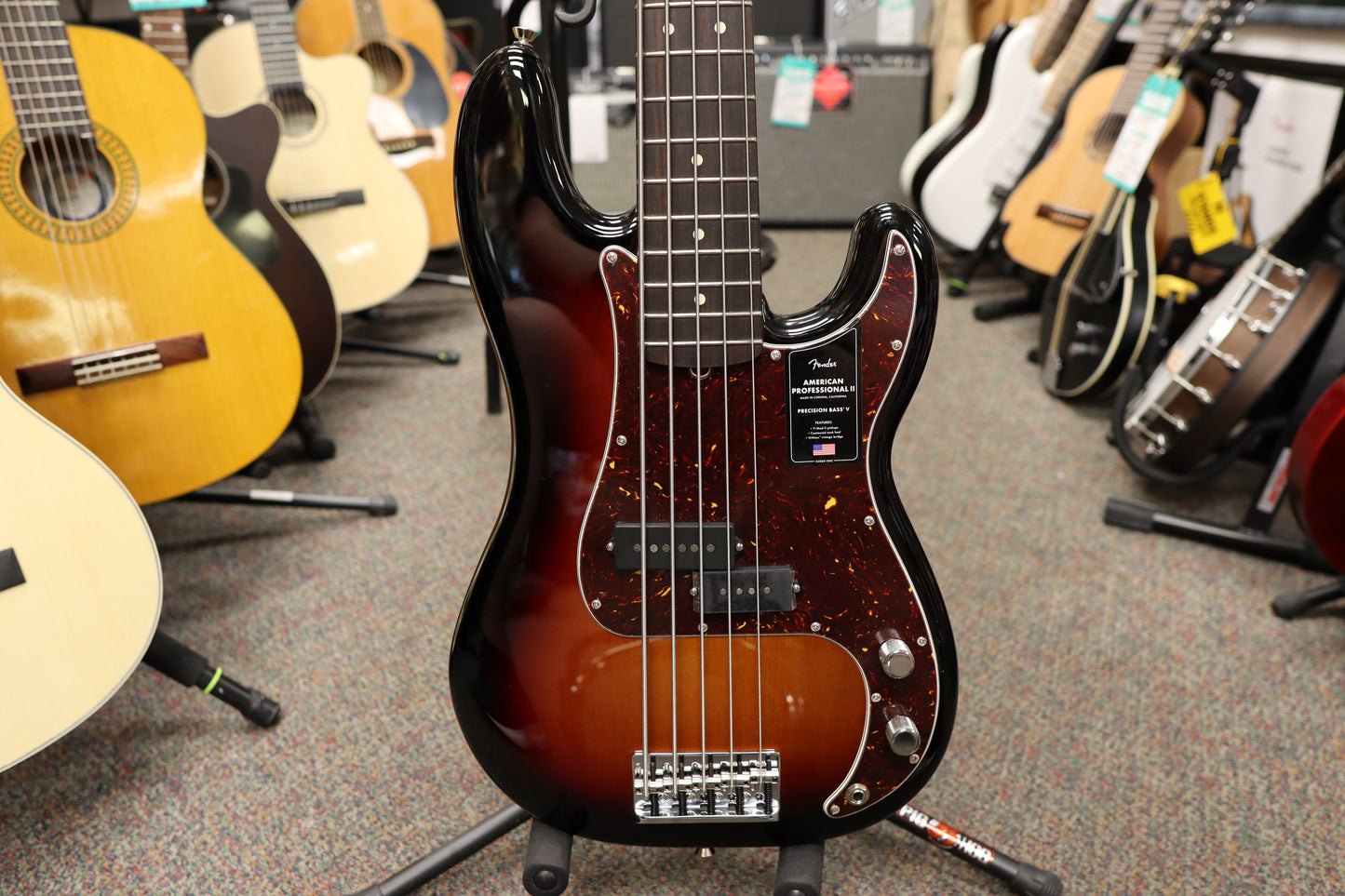 Fender American Professional II Precision Bass® V, Rosewood Fingerboard, 3-Color Sunburst
